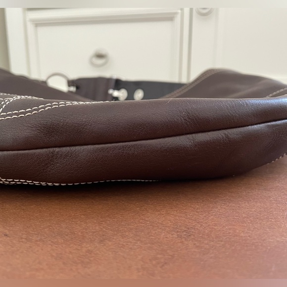 Coach EUC zipper top u moon shape shoulder handbag in chocolate brown - Picture 8 of 12